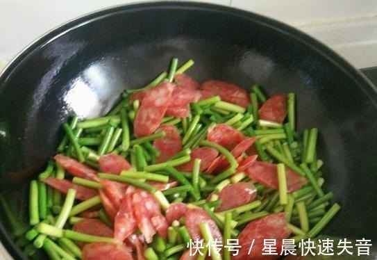 透露|炒香肠时,要不要先蒸熟厨娘透露记住1点,保证又香又入味!