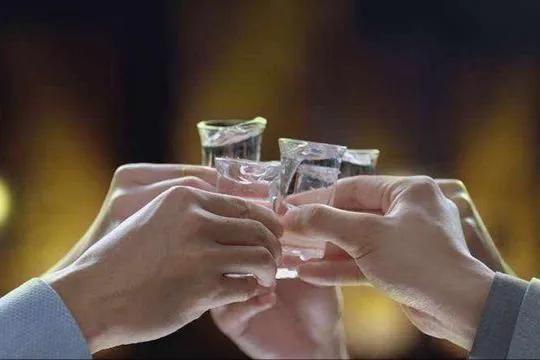 饮酒|医生告诉你酒，喝多少对身体危害最小！重点在最后，记得分享！