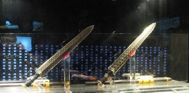 岳飞!中国历史上的九大名剑,最后一把宝剑,岳飞用它杀死了上千金兵