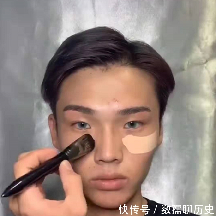 美术生画“反串”仿妆,开局:来凑凑热闹,结局:教教我怎么画吧