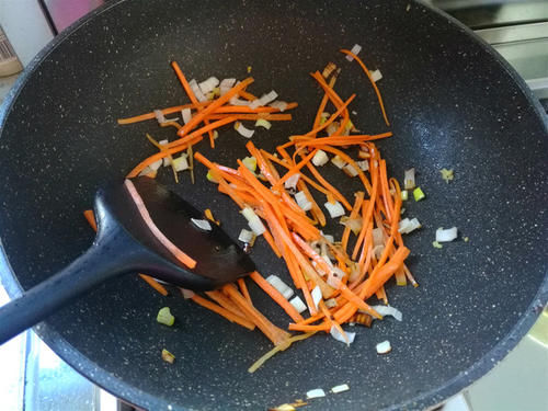 它和鸡蛋是绝配，一起炒，鲜上加鲜，孩子多吃长身体，营养又实惠