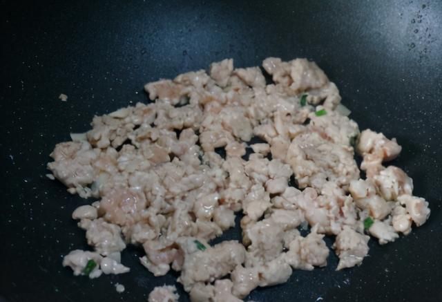 2元买一块,春天多给家人吃,高蛋白高钙易吸收,老人孩子要多吃