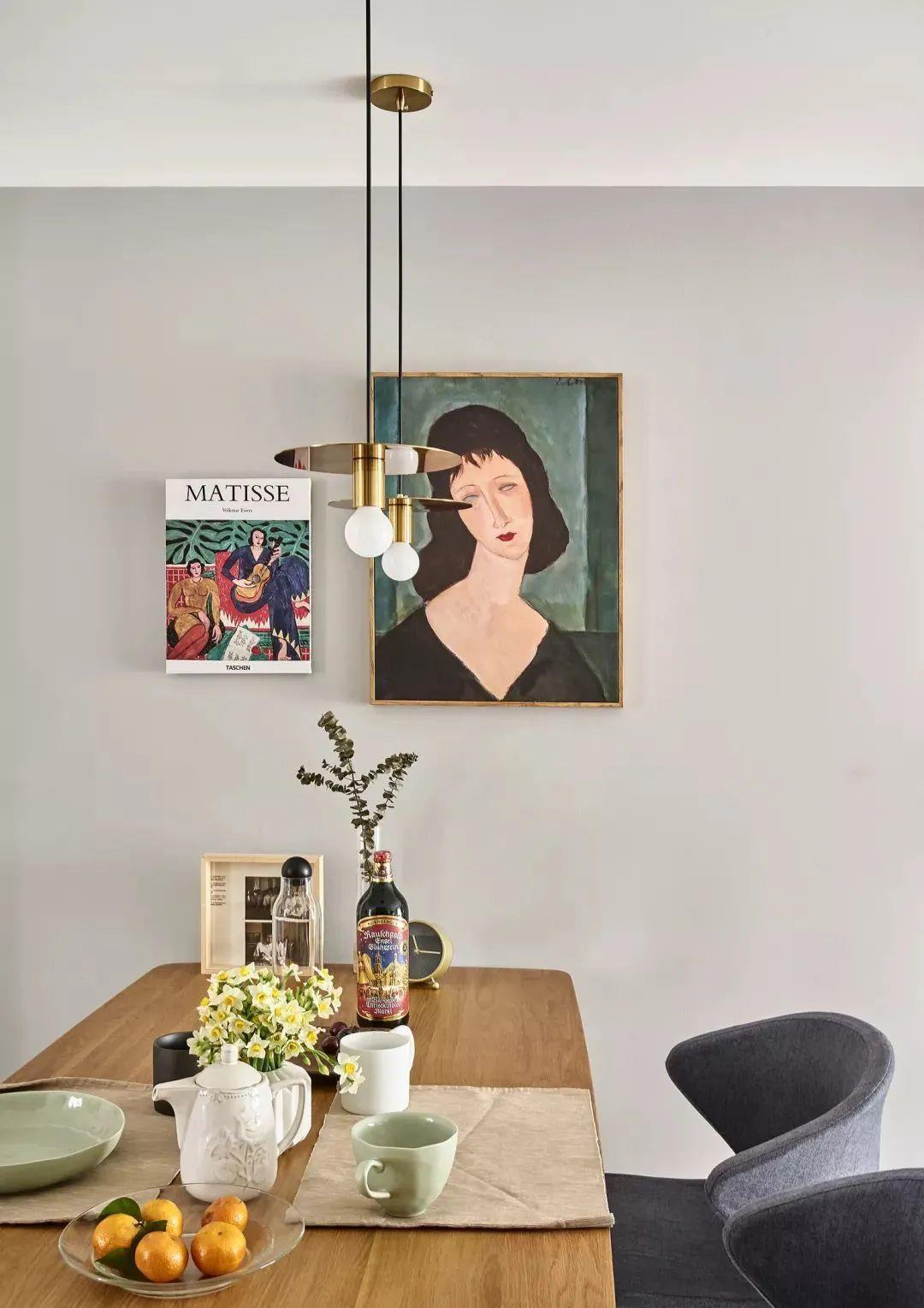 搭配|87㎡现代简约家居,一整面沙发墙做书柜,真心漂亮又实用!