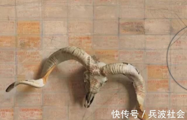 麻布$冷军画了一个面具,卖了300万,看到墙上的符号,网友:有点吓人