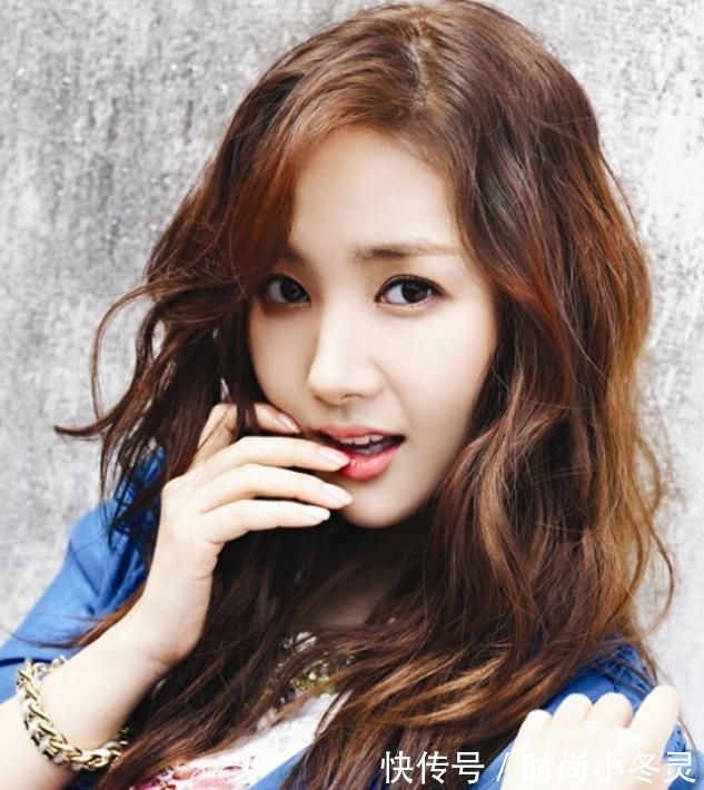 苹果头 脸圆的女生要学会拒绝留中分,难看显脸大,这5种发型才适合你