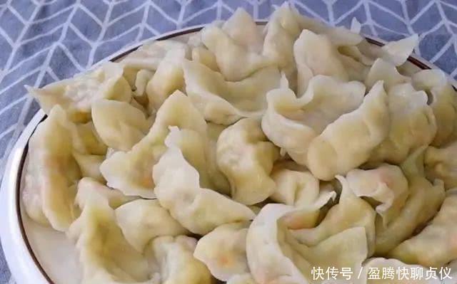 白菜|包饺子别放肉和鸡蛋了,用它做馅料,比肉饺子还香,营养还补钙