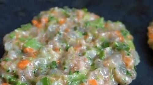 我家孩子喜欢的早餐饼，营养鲜嫩还补钙，三天两头叫我煎