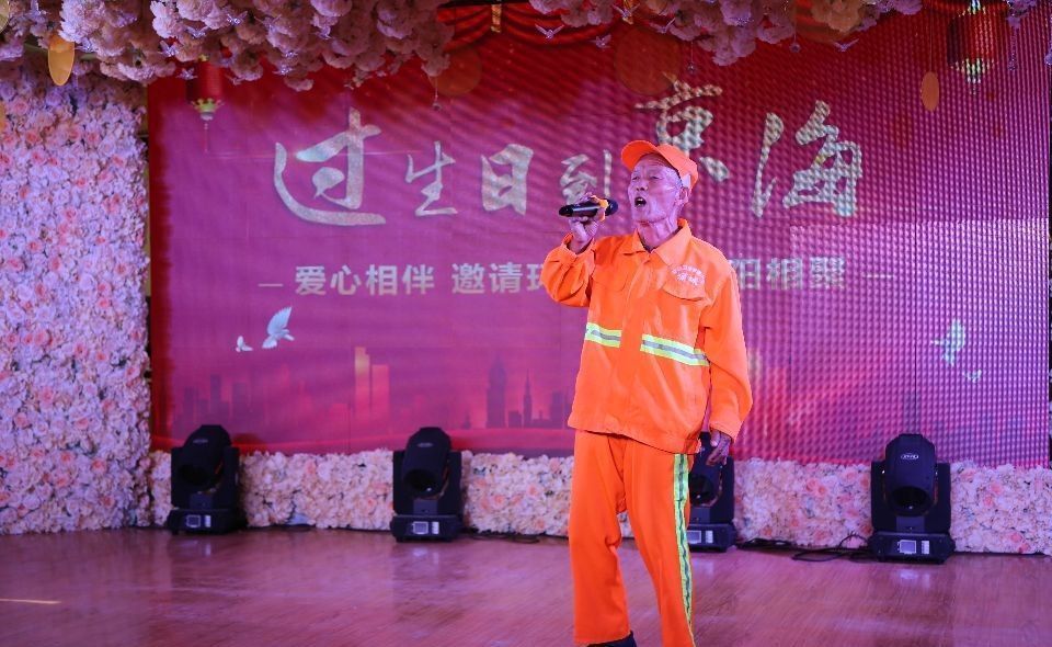 佳节|兴隆集团为环卫工过重阳佳节奉献爱心！