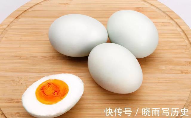 毛蛋|鸡蛋、鸭蛋、鹅蛋、鹌鹑蛋,哪种更健康?医生:这3种蛋建议少吃