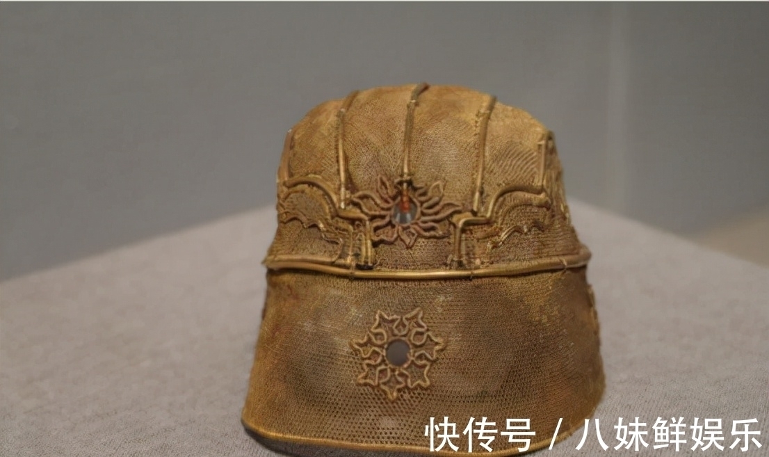 金器&一官员裹草席下葬,300年后坟墓却挖出10亿珍宝,原来另有隐情?