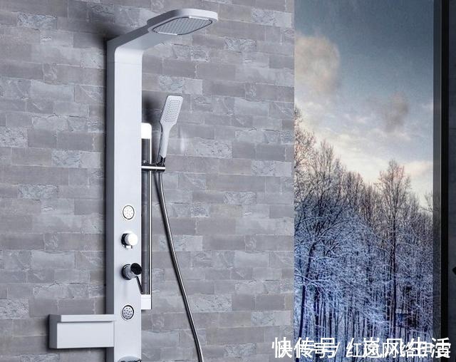 卫生间别装挂墙花洒了,听老师傅说完,才知现在都流行这样的