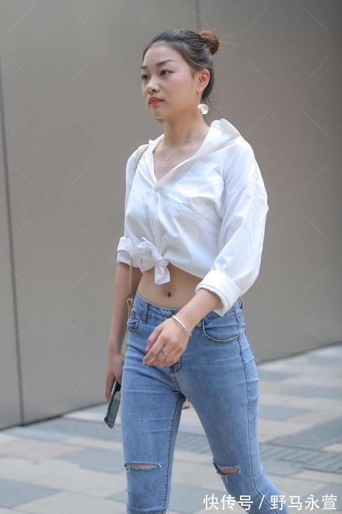 时尚 白衬衫搭配牛仔裤,干净利落,时尚大气