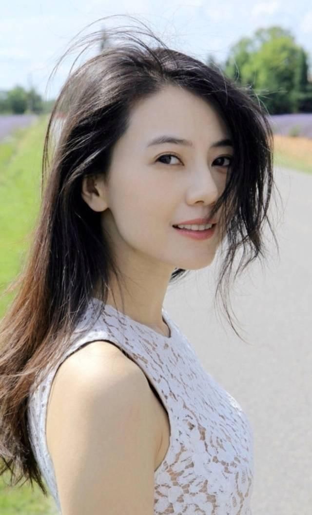 高圆圆不上综艺节目是因为没才艺?网友回应:你最美的,就是真实