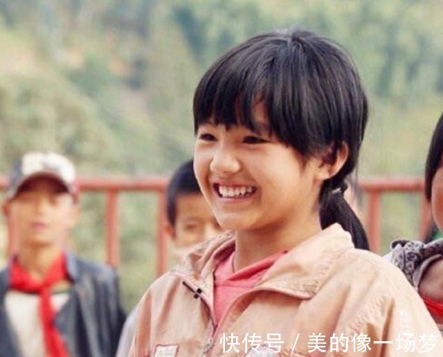 《变形计》中最美农村女主,被阔太收养受宠,今16岁美得不敢认