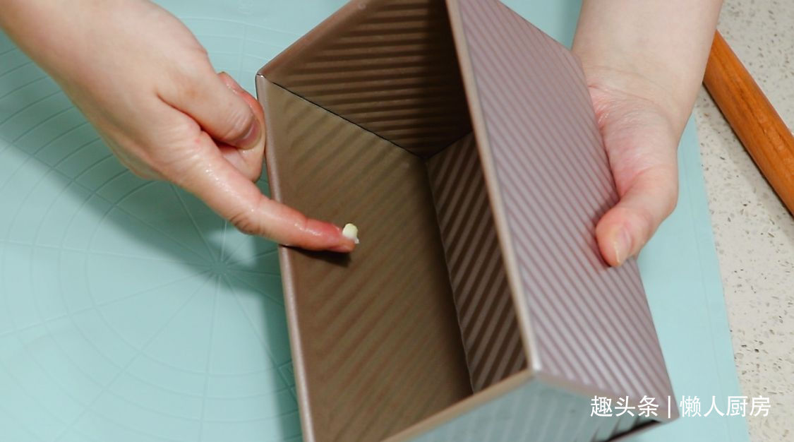 20元四片吐司,比吃一个猪肉包子还贵,不如自己做,还能拉丝