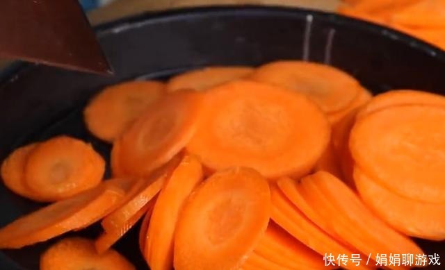 自从胡萝卜学会这样做,孩子一周4次没吃够,营养解馋每次都光盘