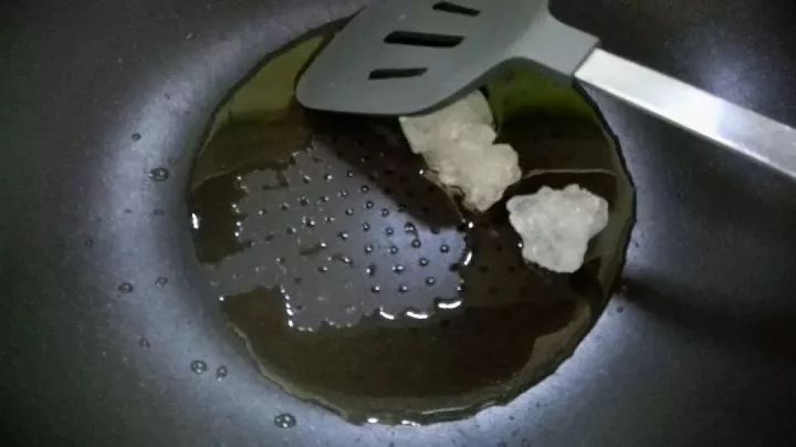 白色冰糖和黄色冰糖哪个比较好营养师记住一点，以后别买错！