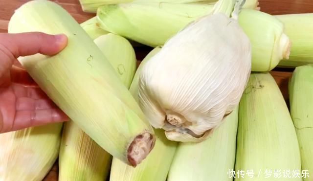它和玉米共生,农民见了头疼,城里人却当成美食,简单一蒸,真香