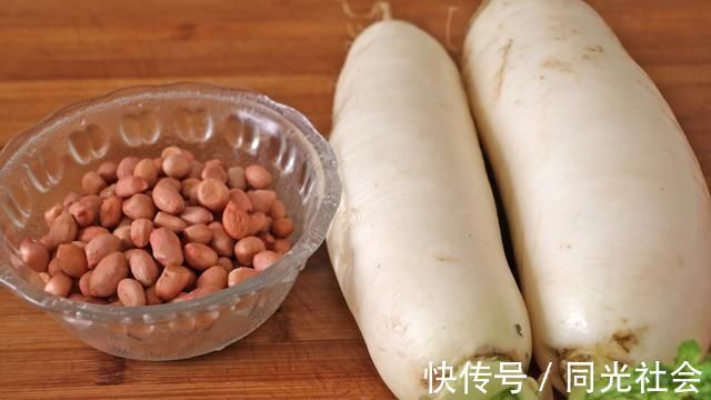 白萝卜怎么做最好吃,大厨教你,加1碗花生米,开胃下饭又解馋