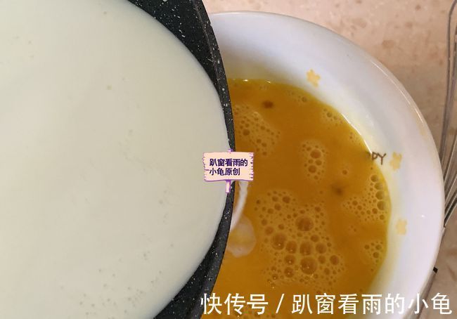 甜品|1盒牛奶，2个鸡蛋，做一碗焦糖布丁，细腻嫩滑，盘子都能舔干净