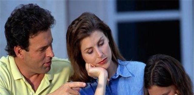 家长|宝妈带娃图书馆看书,刚想夸孩子看书认真,看清书籍名字差点抓狂