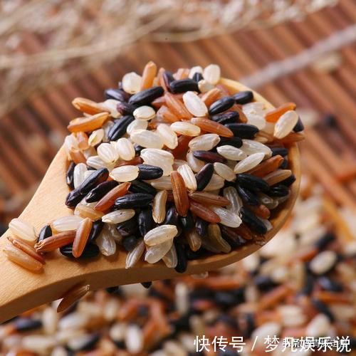 体重|女人腹部赘肉多，建议平时多吃这5种食物，体重蹭蹭掉回两位数