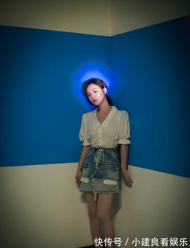 小姐姐|今夏，衬衫+半身裙才最“合拍”，青春又时尚，小个子都爱了