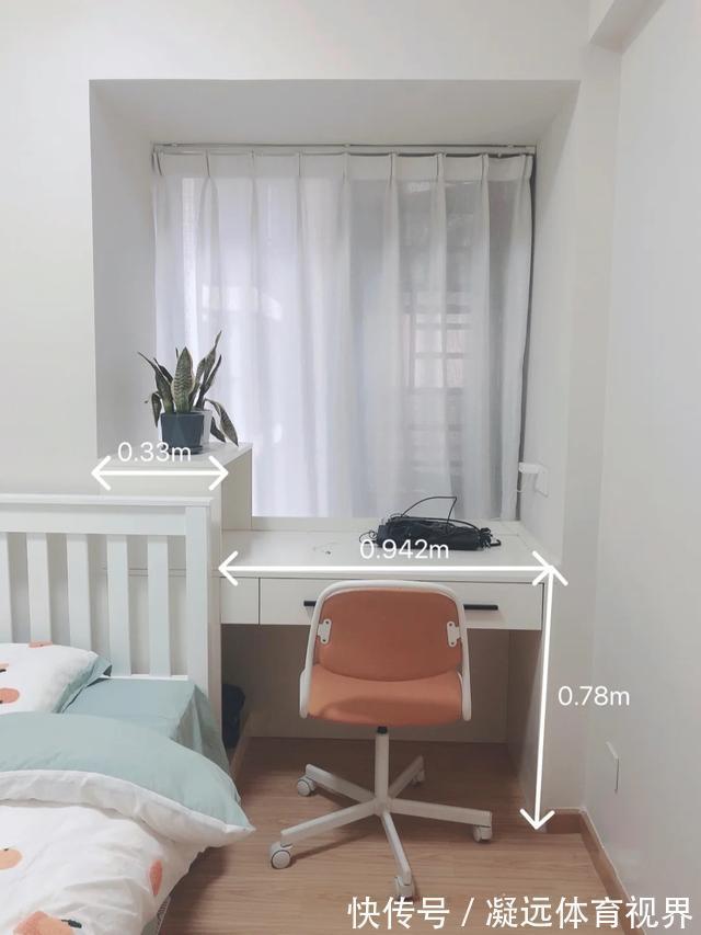 耐看|她家不吊顶,只走石膏线,墙面不造型,只刷乳胶漆,太简洁耐看了