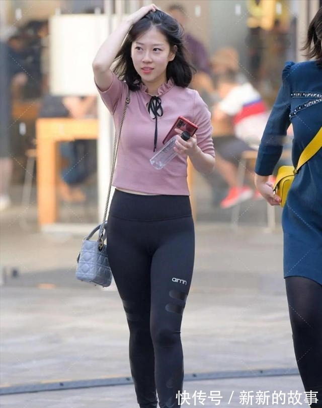短袖 五十多岁了，真让人头疼，试试修身短袖搭配瑜伽裤，帮你解决烦恼！