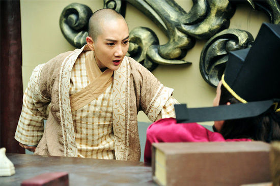 布袋和尚新传 将播陈晓雪二度剃头演绎真男人 快资讯