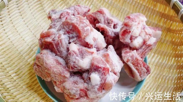 不管在冰箱冻了多久的肉,只要滴上几滴它,五分钟快速解冻去腥