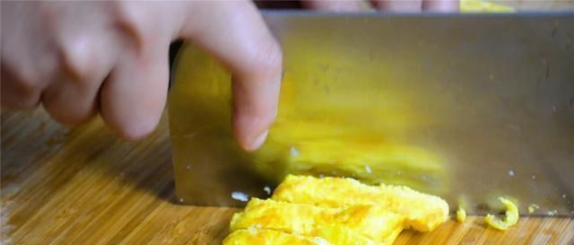 3个鸡蛋,2个杏鲍菇,简单一做,我家一周吃5次,上桌孩子超爱吃