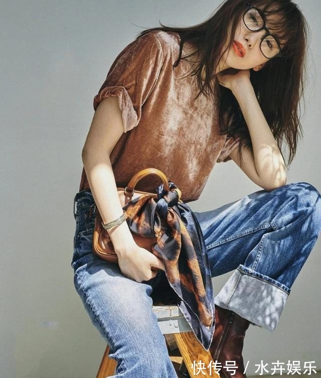 丝巾 丝巾才是提升优雅气质的法宝,日系穿搭教你多种系法,每种都心动