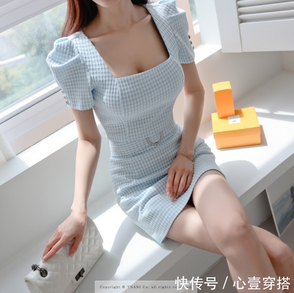 时尚|女神孙允珠高清时尚搭配:蓝色莎草汐砂清凉海岛包臀裙