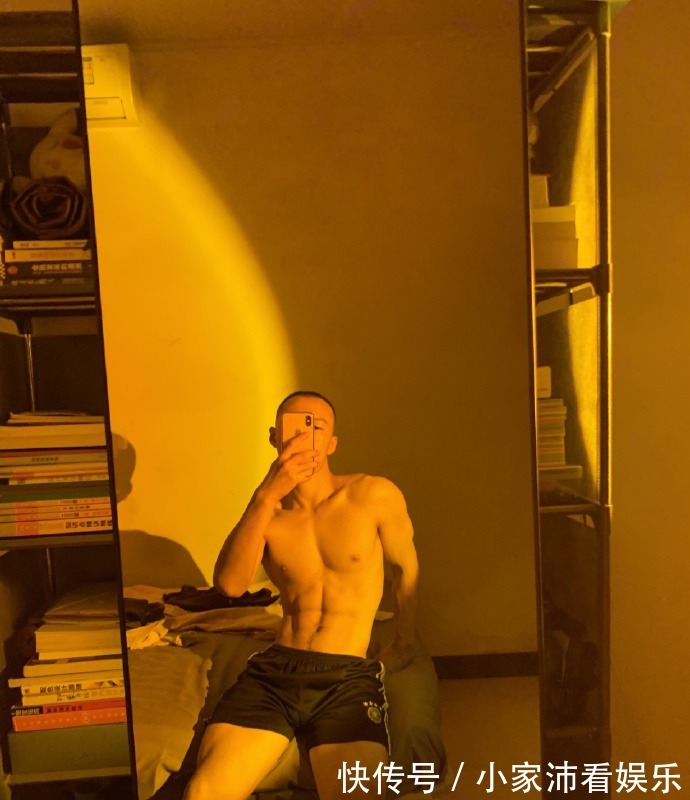 毕业|大学四年练就满身肌肉,毕业即巅峰,一口气拍了十套写真!