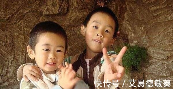 小男孩|小男孩训斥父母偏心,看到妹妹的脸后,网友调侃:很难不偏心