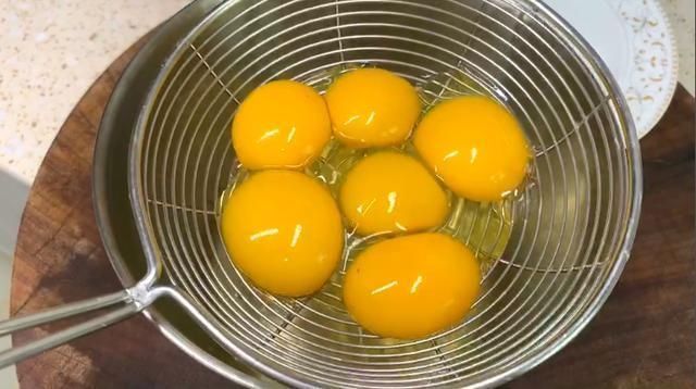 蛋糕|家里有鸡蛋和面粉,就能做蛋糕,不用烤箱,做法简单,比买的好吃