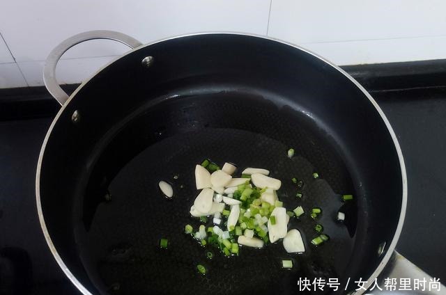 母子二人的晚餐,走红朋友圈,饭菜一锅出,收到多数好评