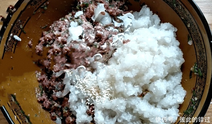 灌汤包|天冷了,少吃饺子馅饼多吃它,皮薄大馅又多汁,深秋吃身体棒