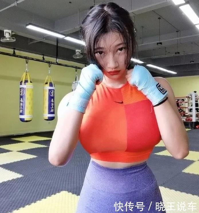 肌肉群|瑜伽健身女孩，身体柔韧性很好，腰臀比不输卡戴珊