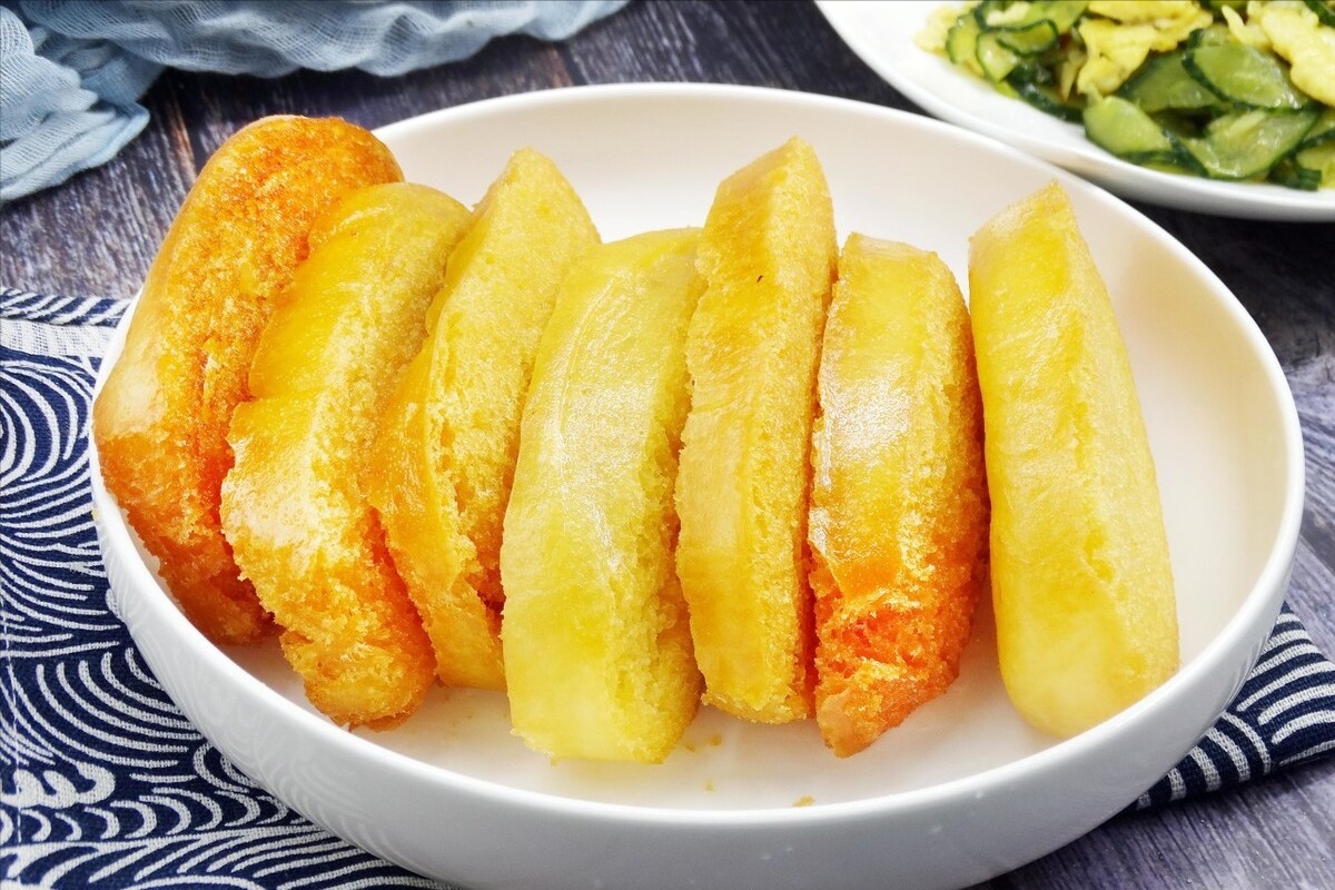 炸馒头片直接裹蛋液难怪吃着很油腻,多加1步,外酥里嫩不吸油
