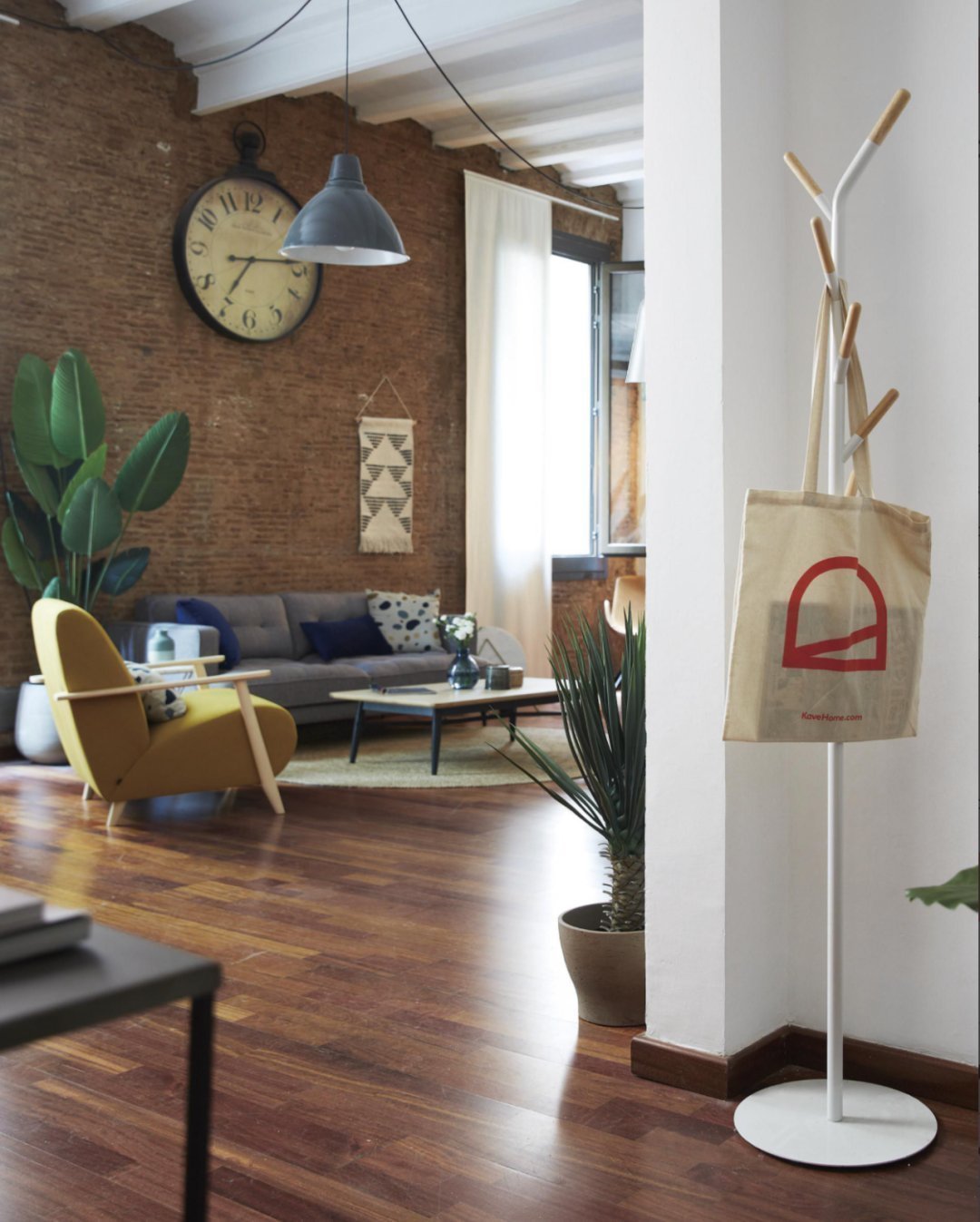 衣架|睡觉前、进门后脱下来的衣服放哪好别傻傻放沙发上了……