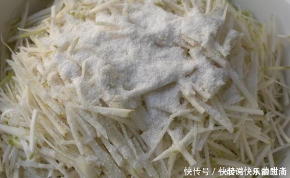 蔬菜|蔬菜中的“营养冠军”,补钙补铁助消化,腌着吃最过瘾!又香又脆