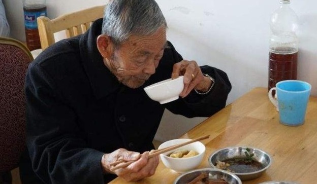 糖尿病|糖尿病患者经验想要血糖平稳,两种东西最好远离,你能做到吗