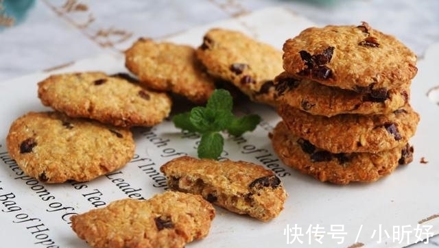 饼干|燕麦别总泡奶喝，打个鸡蛋低温烹饪，吃不怕又比包子馒头好吃