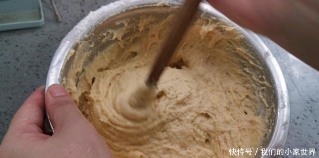 1碗玉米面，2个鸡蛋，不蒸不烤，松软香浓，孩子天天都想吃！