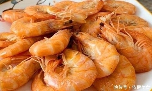煮大虾时,既不要放盐,也不要放油,教你小妙招,鲜嫩无腥味!