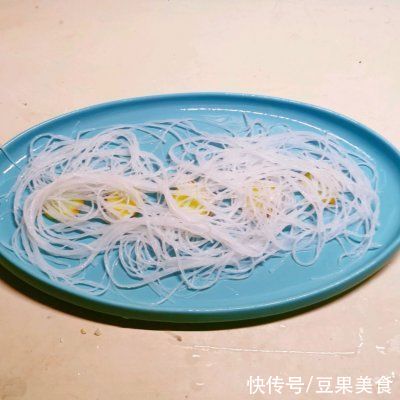 快手菜|快手菜!蒸健康之粉丝蒸鲳鱼