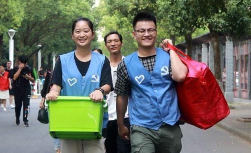 计算|供一名大学本科生，4年时间里要花多少钱？算出来有点“吓人”