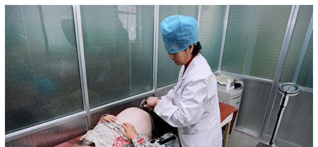 孕晚期|孕8个月坐公交出行，准妈妈起身“异味”扑鼻，一旁乘客不敢呼吸